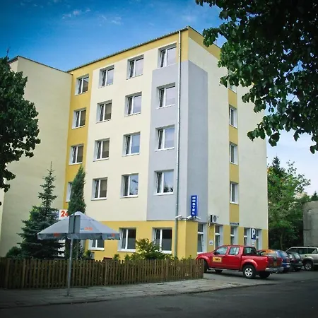 Hostel 24